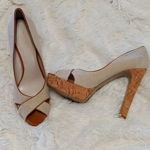 10 1/2 Nine West heels - Picture 1 of 9